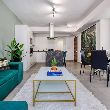 Stylish Walk To St. Julian's Is-Swieqi