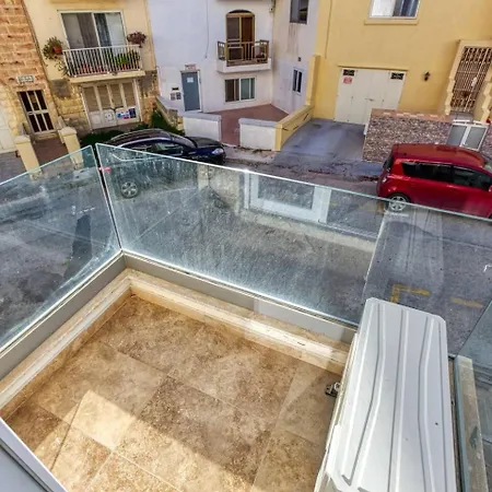 Stylish Walk To St. Julian's Apartament *